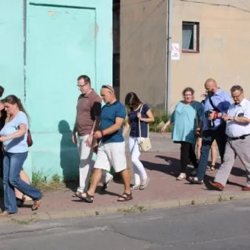 Spacer z rewitalizacją w tle