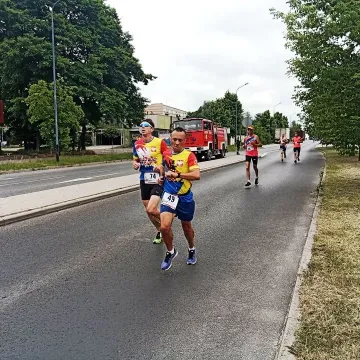 Ponad setka biegaczy stanęła na starcie biegu ulicznego w Radomsku