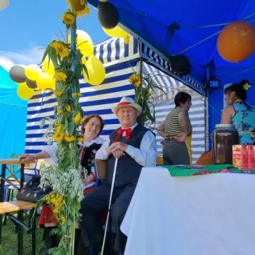 Słodka zabawa z miodem w Gomunicach