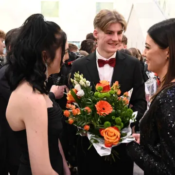 Polonez i odliczanie do matury. Studniówka ZSE w Radomsku