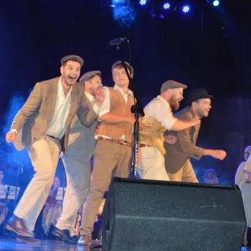 Teatr na leżakach, choć pod dachem