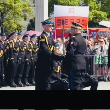 Życzenia i podziękowania dla strażaków. A w Warszawie awansowano strażaka z JRG Radomsko