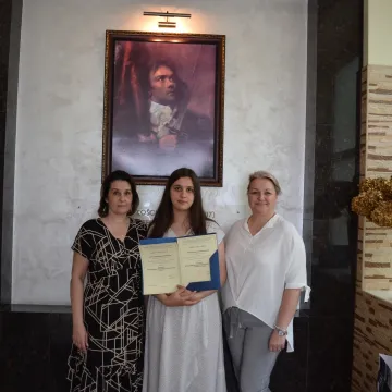 Uczennice PSP 2 w Radomsku z nagrodami Kuratora Oświaty