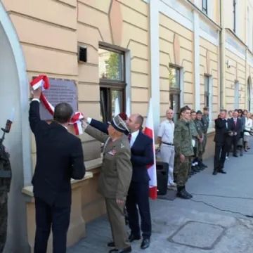 Odsłonięcie tablicy poświęconej żołnierzom KWP