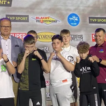 Ceremonia ważenia zawodników przed galą Korner Radomsko Boxing Night