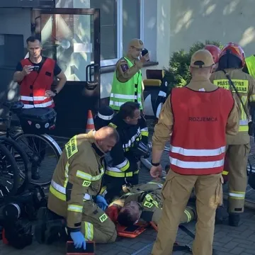 Ewakuacja ZSP 1 w Radomsku. Był pożar, strzały i osoby ranne