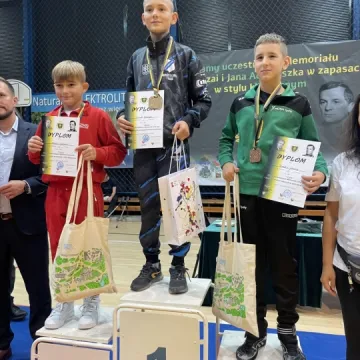 Zapaśnicy na podium