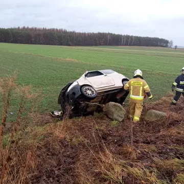 Pijany kierowca czterokołowca podróż zakończył w rowie