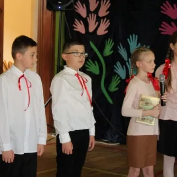 PSP 8 w Radomsku nadano imię „Przyjaciół Dzieci”. Uroczystości 50-lecia