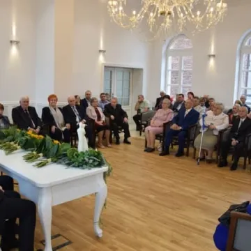 8 par obchodziło Złote Gody