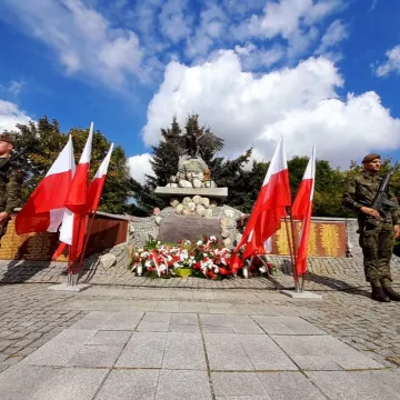 W Radomsku upamiętniono 77. rocznicę utworzenia KWP