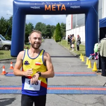 Pobiegli w memoriale 