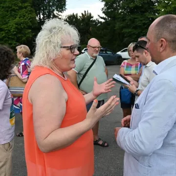 Społeczny odbiór na ul. Piłsudskiego w Radomsku. Mieszkańcy zadowoleni, ale…