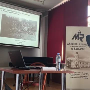 [WIDEO] Poszukiwania szczątków kapitana Stanisława Sojczyńskiego-Warszyca. Wykład dr Krzysztofa Latochy w Muzeum Regionalnym w Radomsku