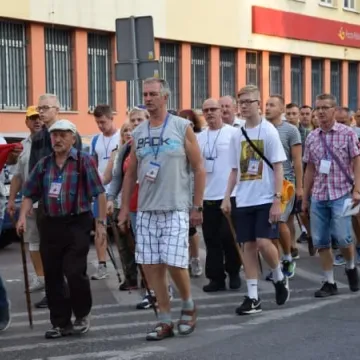 Wierni z Radomska wyruszyli na Jasną Górę