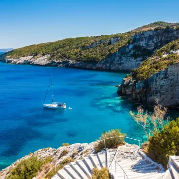 Zakynthos – ta grecka wyspa to nie tylko Zatoka Wraku. Sprawdź, z czego jeszcze słynie!