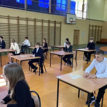 Polski na pierwszy ogień. Ósmoklasiści zaczynają egzaminy