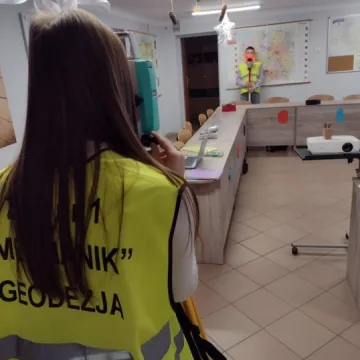 Nowy sprzęt dla przyszłych geodetów z „Mechanika” w Radomsku