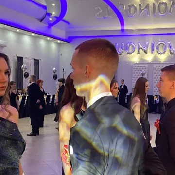 Szampańska zabawa studniówkowa ZSE w Radomsku