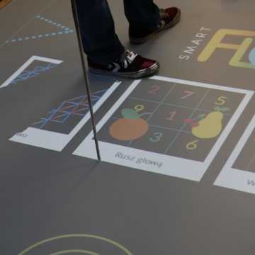 Szkoła w Szczepocicach z interaktywną podłogą