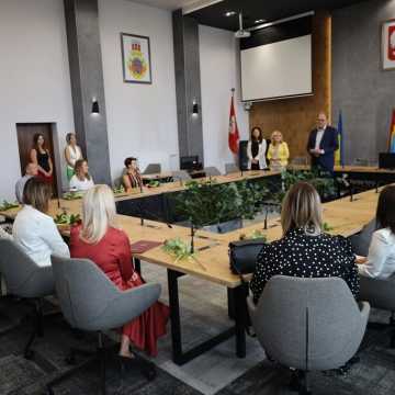 Nauczycielskie awanse w miejskich szkołach i przedszkolach w Radomsku