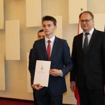Radomszczańscy uczniowie nagrodzeni przez miasto