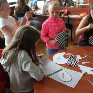 Warsztaty szycia poduszek w MDK w Radomsku