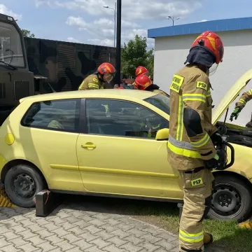 Symulacja wypadku i zarządzanie kryzysowe. Trening 9. Łódzkiej Brygady OT w Radomsku