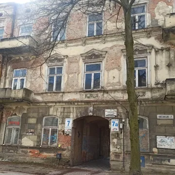 Radny Rafał Dębski pyta: Specjalista od pudrowania?