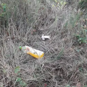 Turyści zaśmiecają rzekę