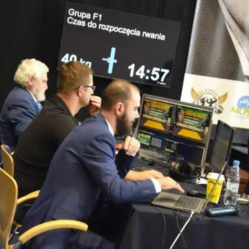 Podnoszenie ciężarów w hołdzie trenerowi Wacławowi Tomalce