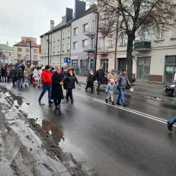 [WIDEO] Orszak Trzech Króli 2025 w Radomsku. „Kłaniajcie się królowie!”