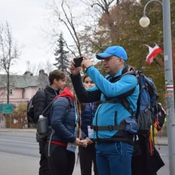 Wyruszyli na trasę VIII Pieszego Maratonu Niepodległości
