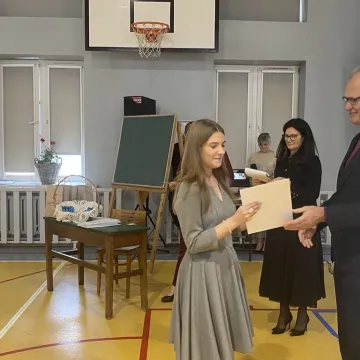 Najlepsi z najlepszych. Uczniowie  nagrodzeni stypendiami prezydenta