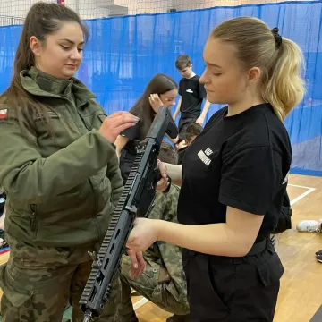 Uczniowie klas mundurowych z Radomska uczestniczyli w manewrach WOT