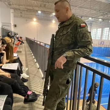 Uczniowie klas mundurowych z Radomska uczestniczyli w manewrach WOT