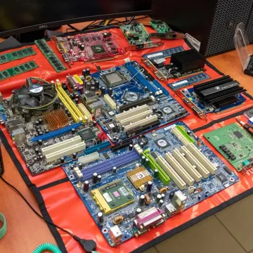 Elektryk kusił ósmoklasistów