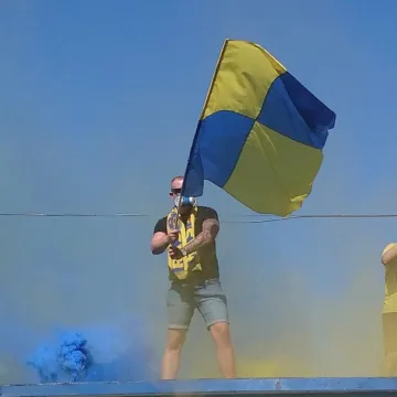 Żółto-niebieska gorączka na osiedlu przy 11 Listopada