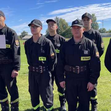 [WIDEO] Powiatowe Zawody Sportowo-Pożarnicze OSP w Kamieńsku: rywalizacja na najwyższym poziomie