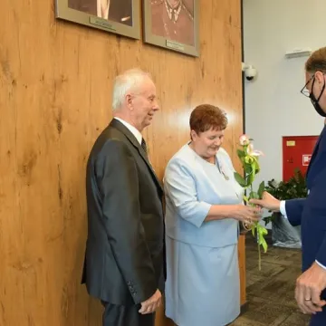 „Złoci” małżonkowie odznaczeni medalami