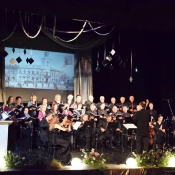 95 lat z Moniuszkowcami