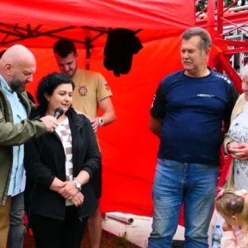 Strażacki piknik rodzinny w Dąbrówce zintegrował mieszkańców