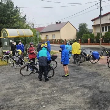 Rowerzyści z Radomska nie zawiedli. Mimo deszczu pojechali na pielgrzymkę