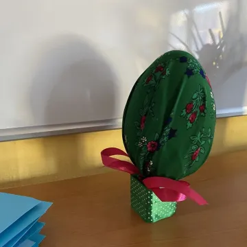 Zajączek ukrył się w PP nr 5 w Radomsku. Dzieci ruszyły na poszukiwania