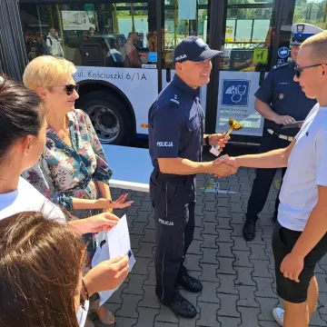 Policja i instruktorzy uczyli odpowiedzialnego kierowania pojazdem