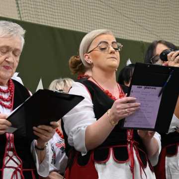 Gminny Dzień Seniora w Radziechowicach – spotkanie seniorów z przedstawicielami władz