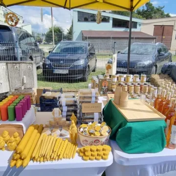 Słodka zabawa z miodem w Gomunicach