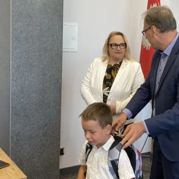 Energetyczne tornistry trafiły do pierwszoklasistów z Radomska