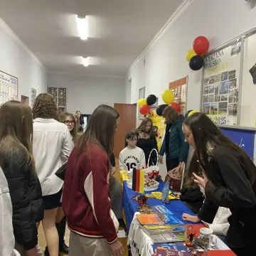 Dzień Owarty w II LO w Radomsku. Ósmoklasiści poznali szkołę od środka