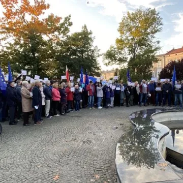 Prounijna manifestacja w Radomsku: „Zostajemy”, „Zostajemy”!